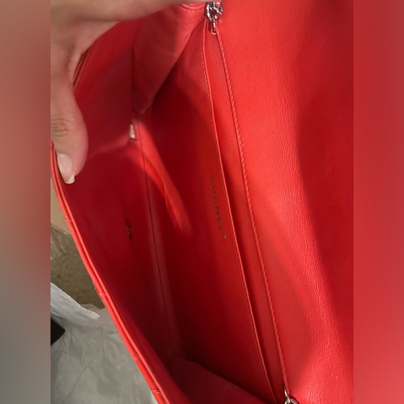 Red patent Chanel classic flap clutch with chain - Picture 2 of 16